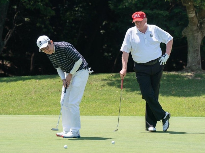 Quan he Nhat - My gap thach thuc voi su ra di cua ong Abe hinh anh