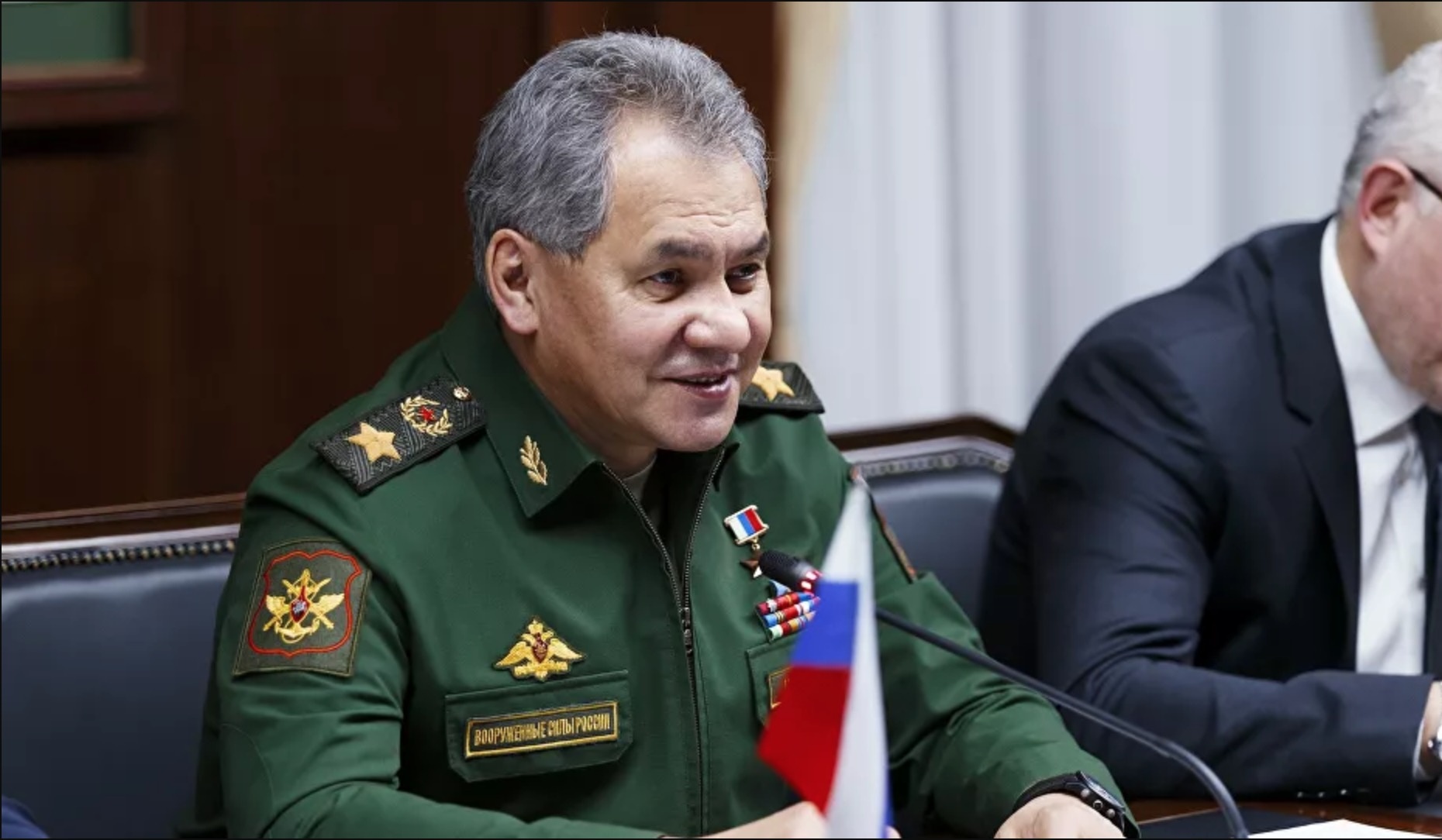 Bo truong Quoc phong Nga da duoc tiem vaccine Sputnik V hinh anh