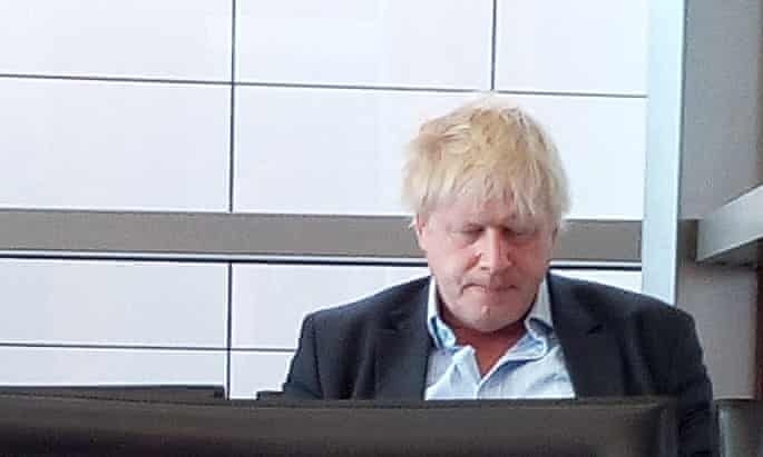 Van phong thu tuong Anh bac tin ong Johnson bi mat den Italy hinh anh