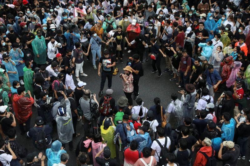 Bieu tinh Thai Lan chong quan chu anh 2