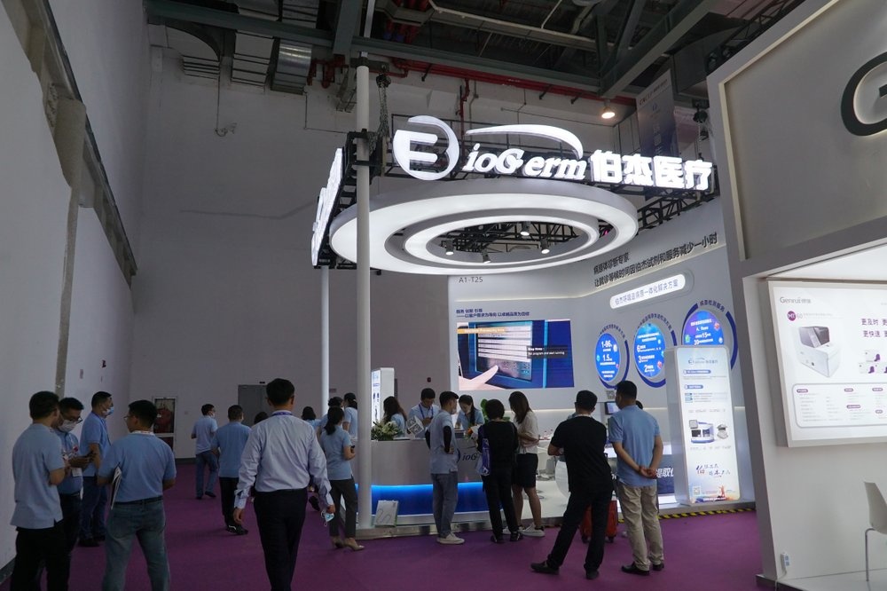 phong su AP ve Vu Han anh 3