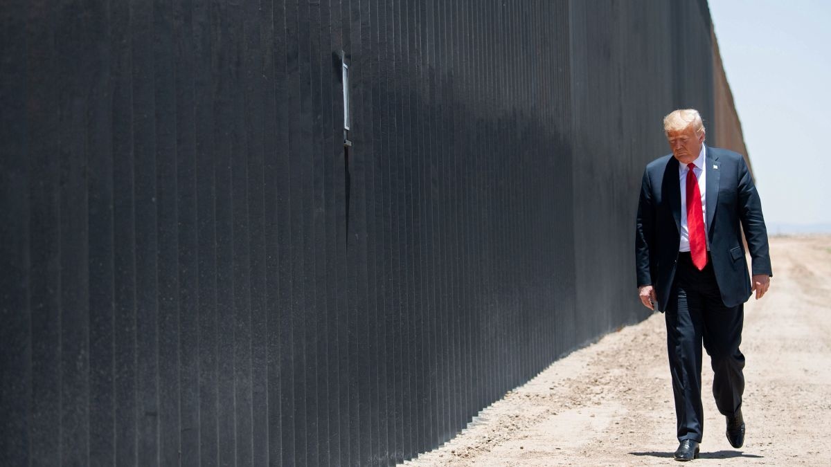 Viec ngung xay dung tuong bien gioi cua ong Trump se ton kem hinh anh