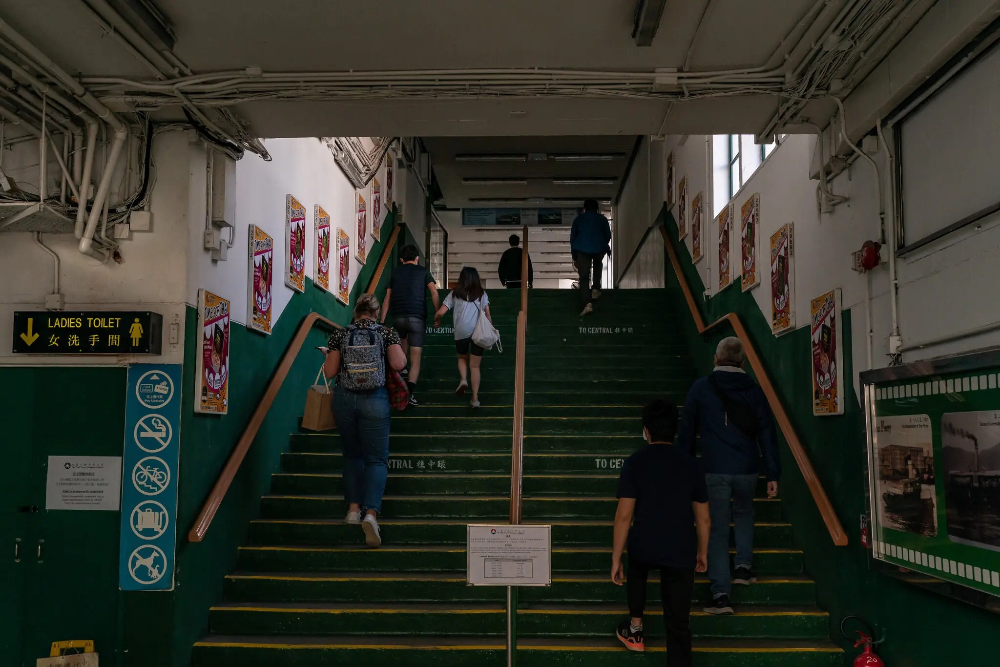 ben pha Hong Kong truoc nguy co dong cua anh 4