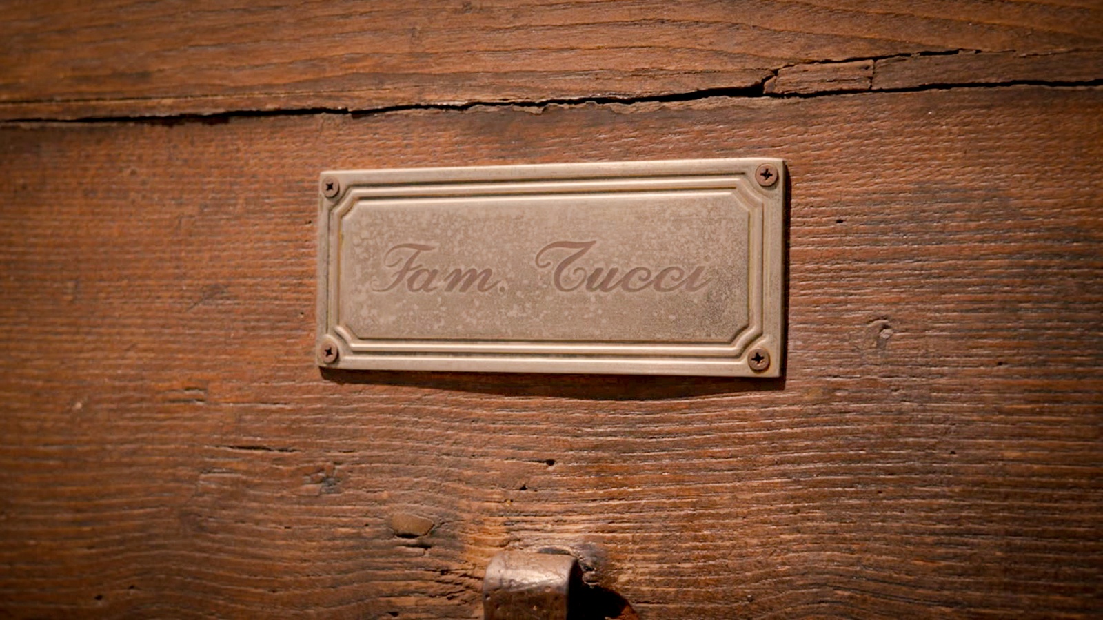 Thi tran o Italy noi mot nua dan so mang ho Tucci hinh anh