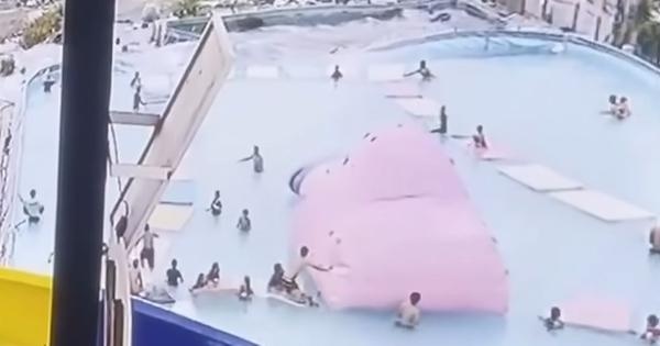 Ho boi bi vo khien nhieu nha dan bi ngap o Thai Lan hinh anh