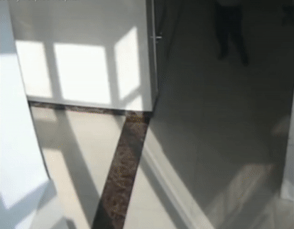 Bac si te nga khi chay voi di cap cuu benh nhan o Trung Quoc hinh anh