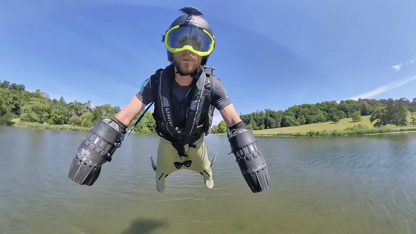 Bo do giup chu nhan bay nhu Iron Man co gia 440.000 USD hinh anh