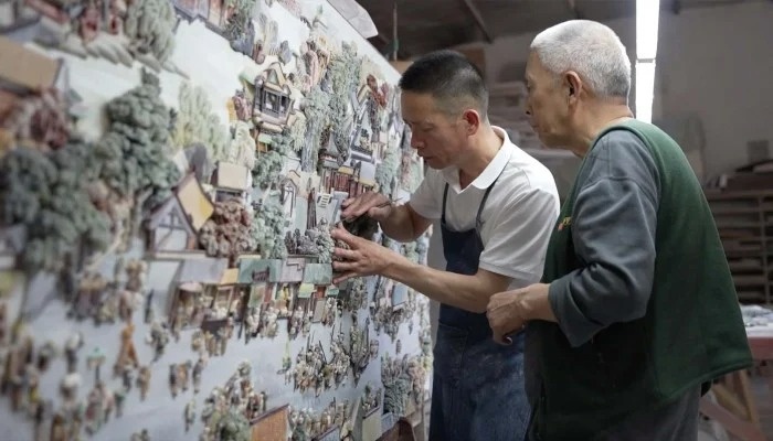 Nghe nhan Trung Quoc ve tranh bang da hinh anh