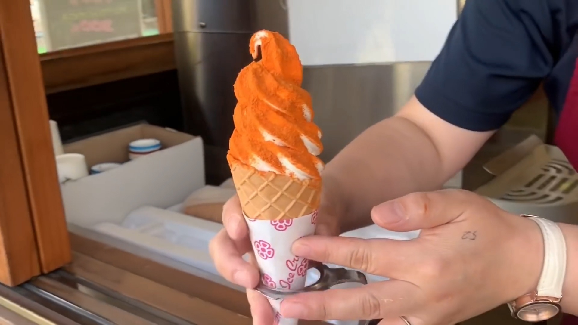 Kem phu ot bot sieu cay o Nhat Ban hinh anh