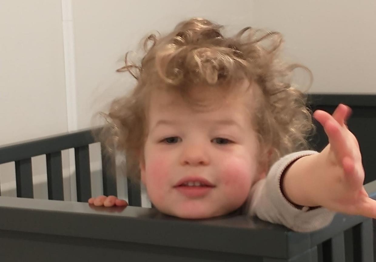 Be 2 tuoi mat ca cha lan me trong vu xa sung o My hinh anh