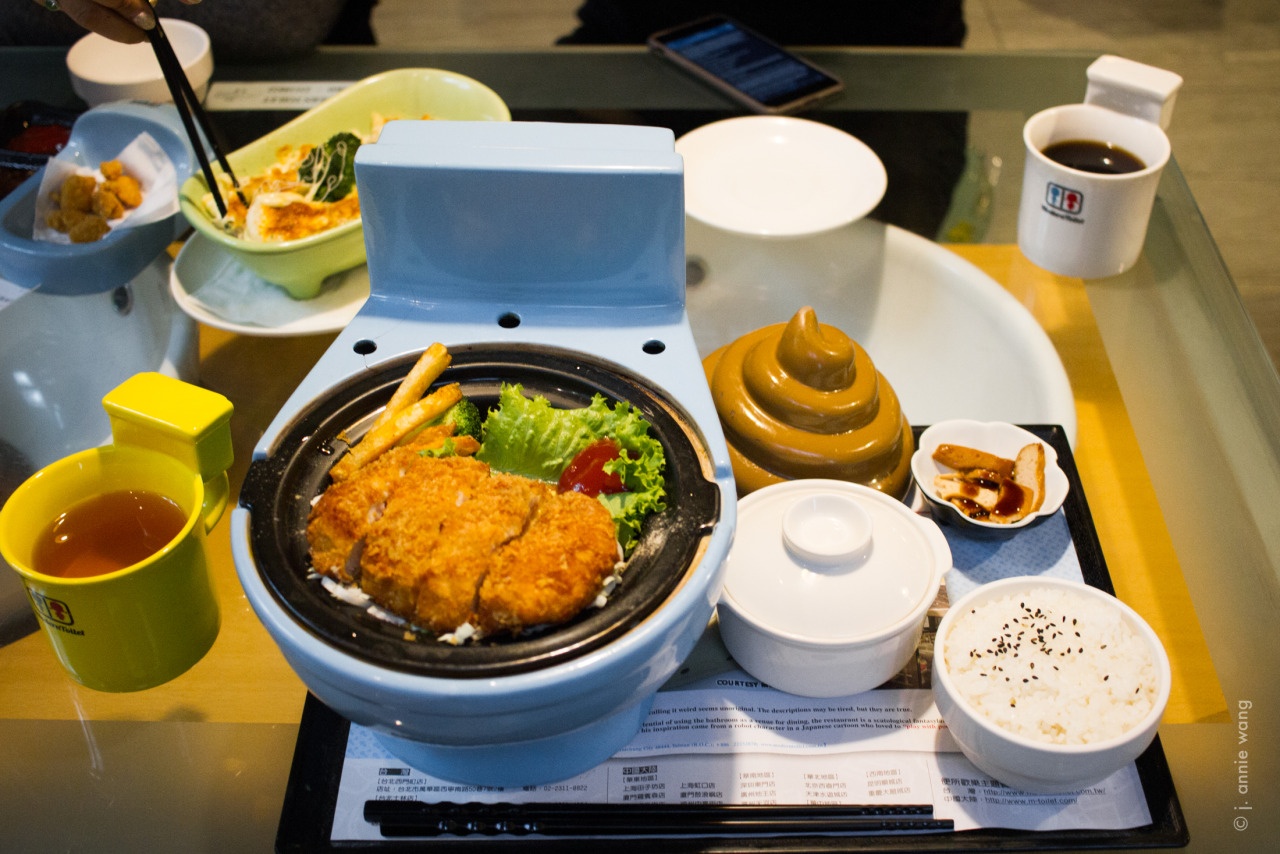 Nha hang phuc vu mon an trong bon cau thu nho hinh anh