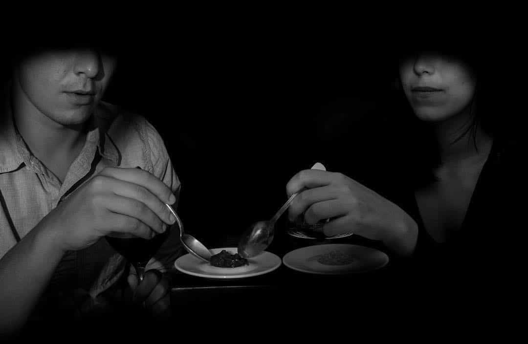 Nha hang an trong bong toi o Canada hinh anh