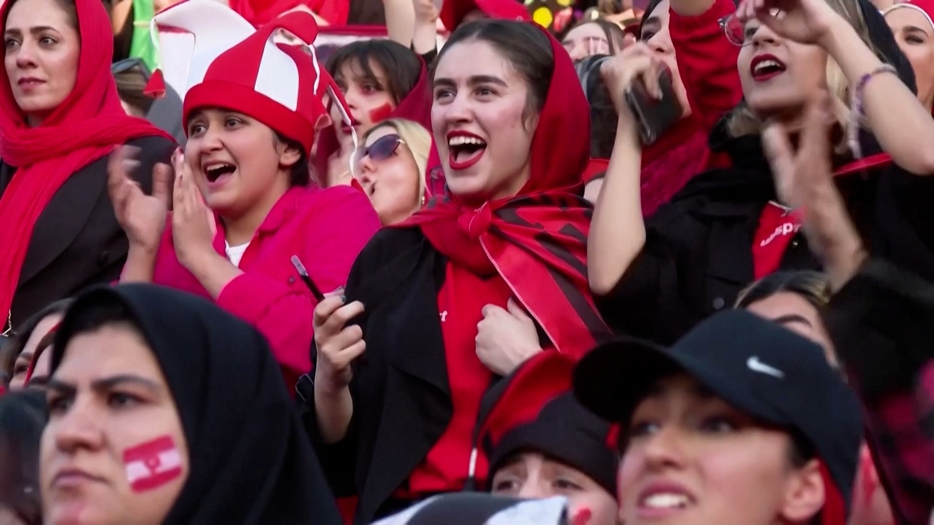 Sau 40 nam, phu nu dat nuoc nay moi duoc tan mat xem bong da hinh anh