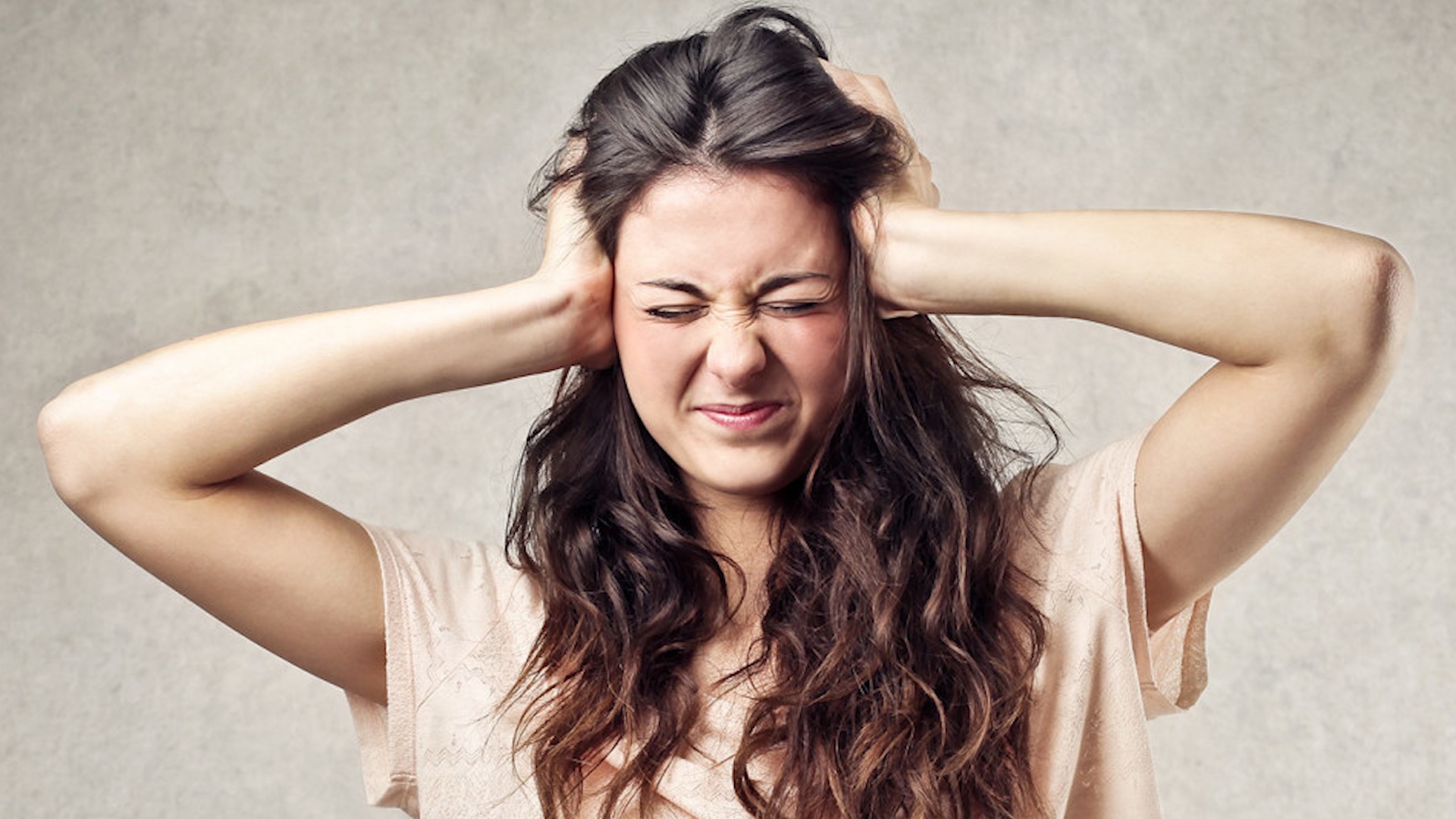 Roi loan lo au anh huong den cuoc song hinh anh