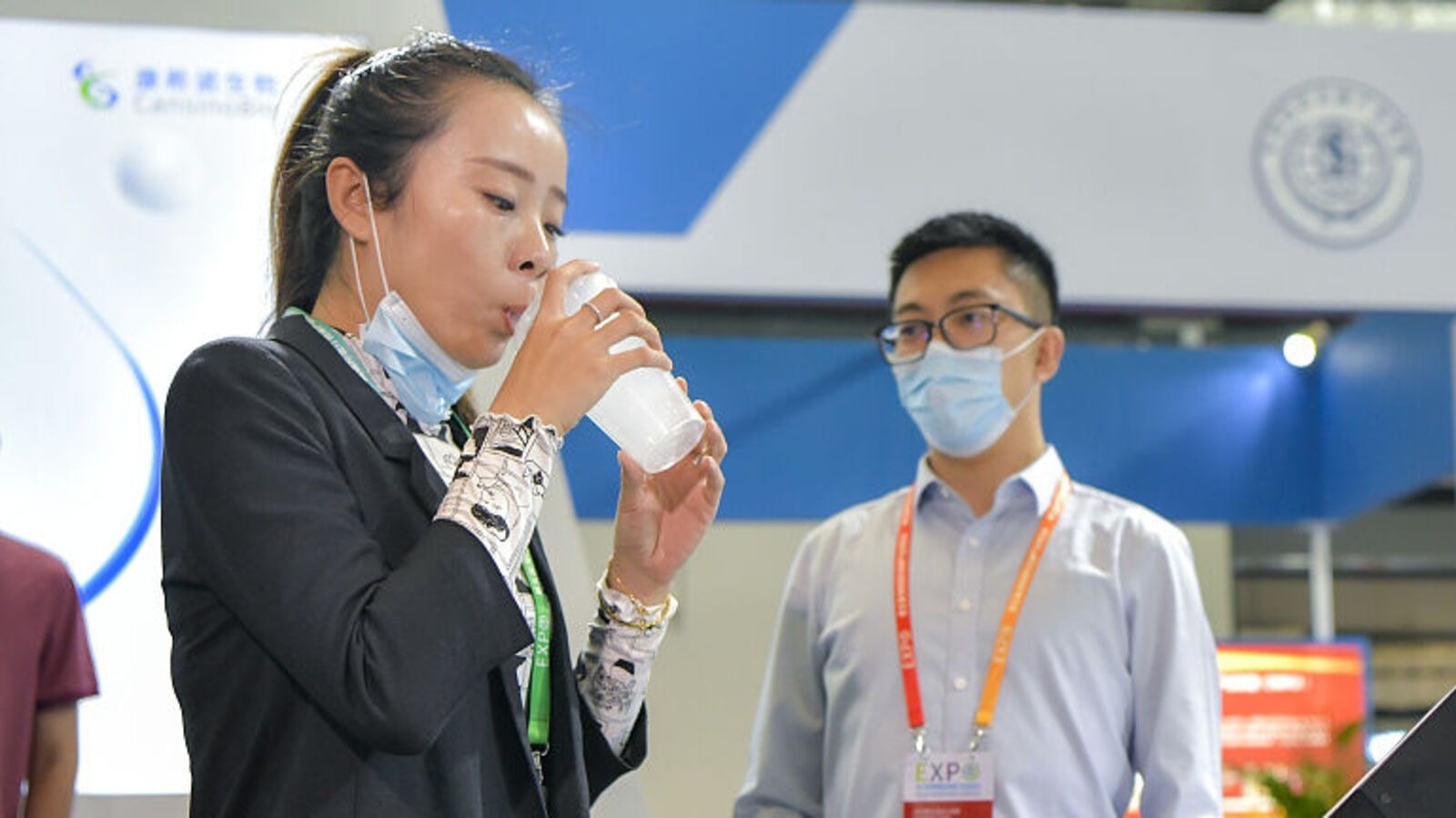 Trung Quoc ra mat loai vaccine Covid-19 dang hit hinh anh