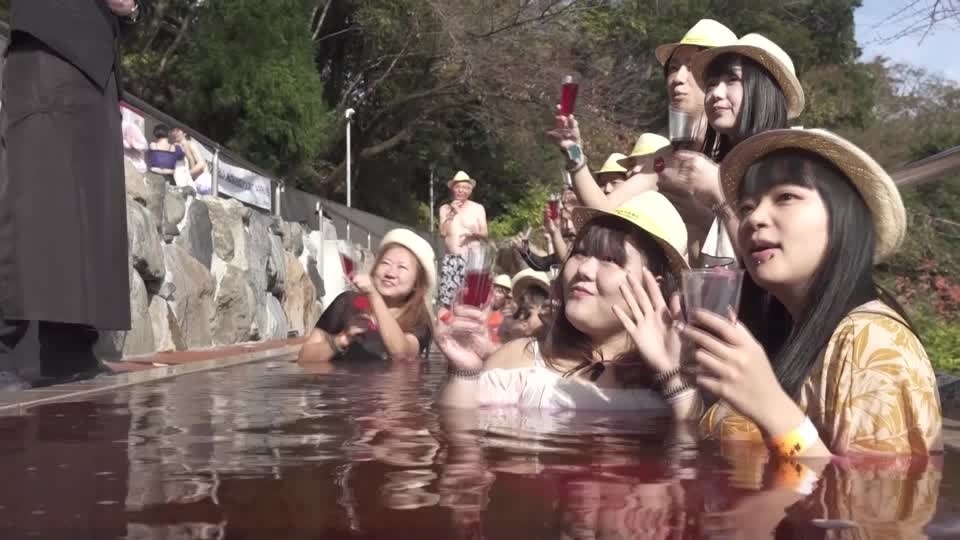 Le hoi tam ruou vang o Nhat Ban hinh anh