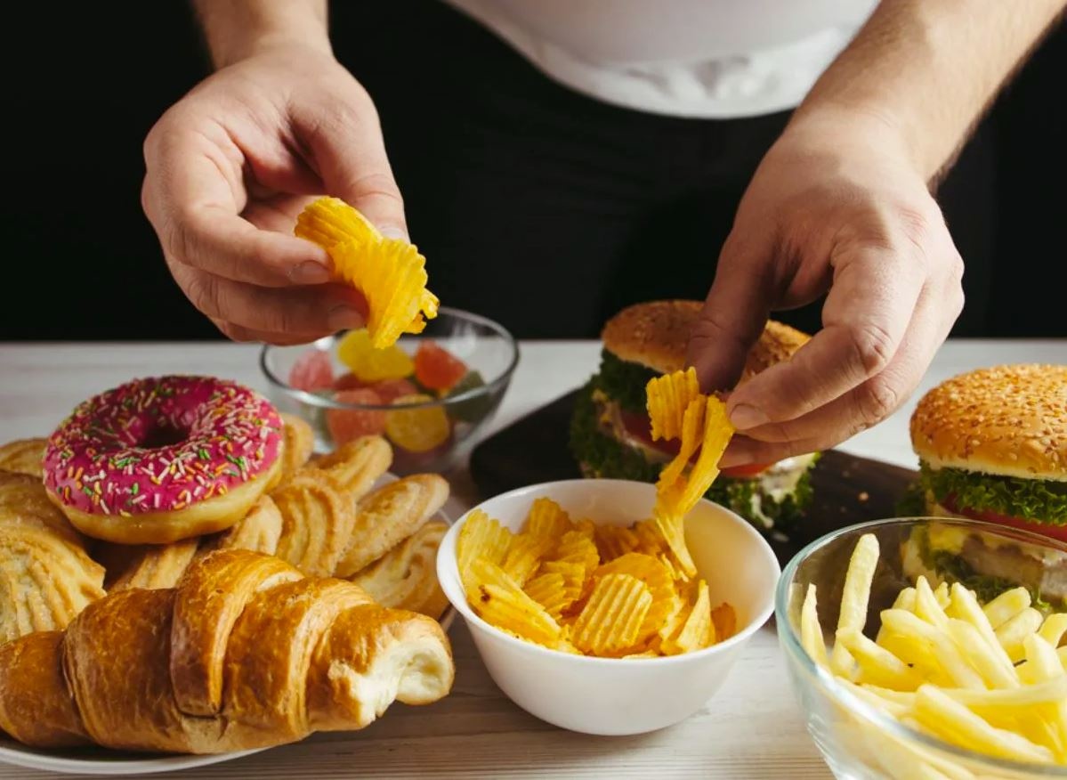 Nguy co mac ung thu khi an khoai tay chien, snack hinh anh