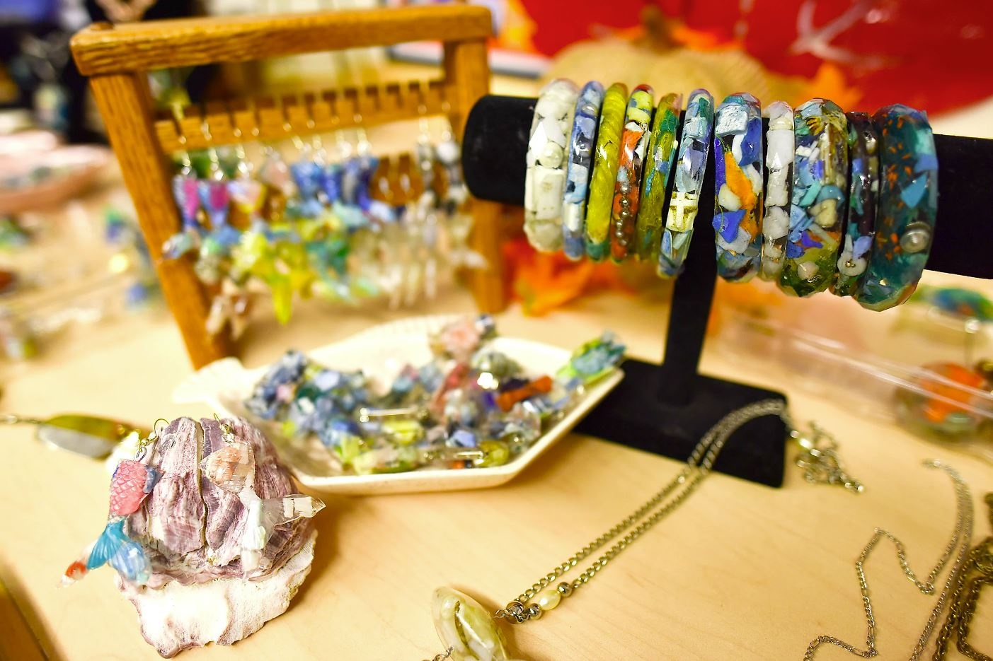 Lam trang suc tu rac hinh anh