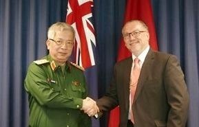 Chang duong 20 nam hop tac quoc phong Viet Nam – Australia hinh anh