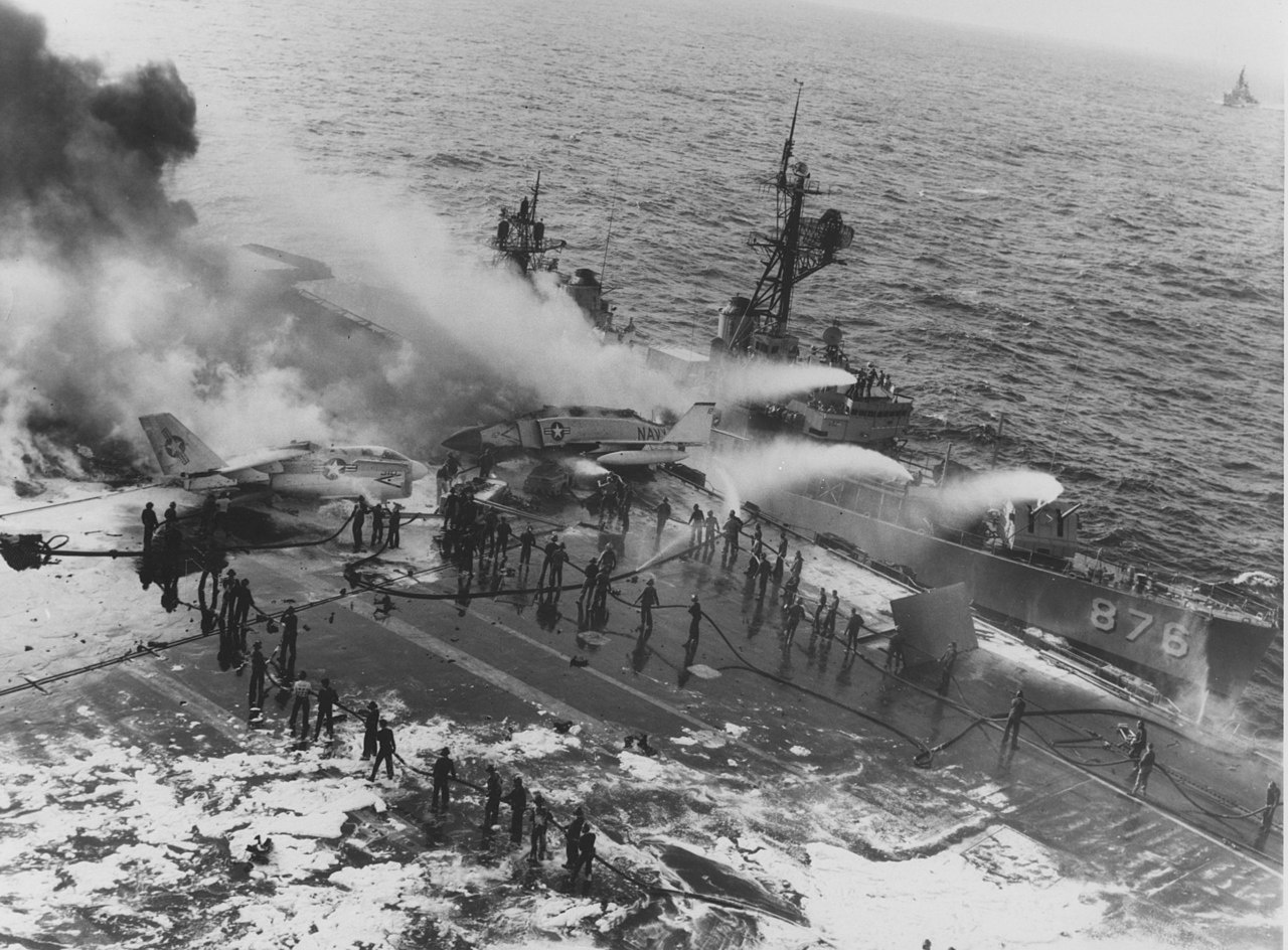 Tai nạn tàu sân bay Enterprise ảnh 2 Tai nan tau san bay Enterprise anh 2