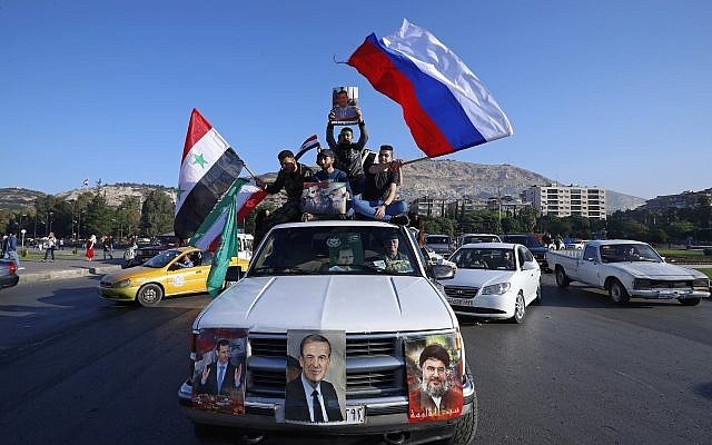 Nguoi Syria xuong duong an mung ban ha ten lua My hinh anh