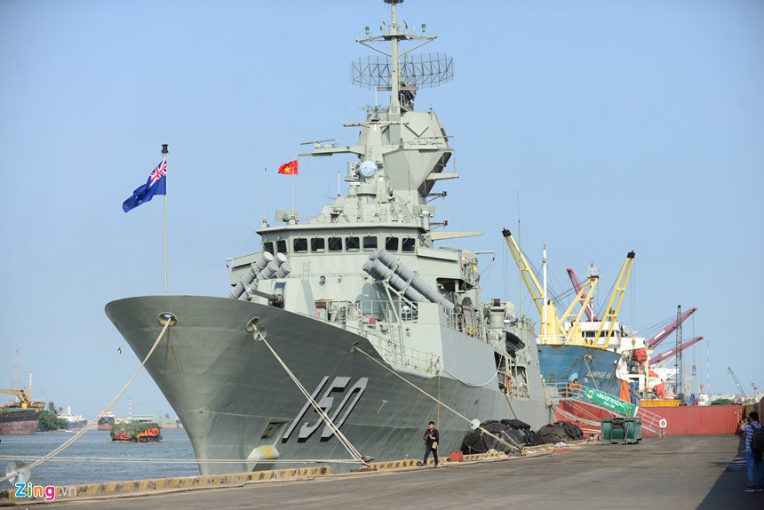 Tau chien cua Australia bi 'quay roi' tren Bien Dong hinh anh