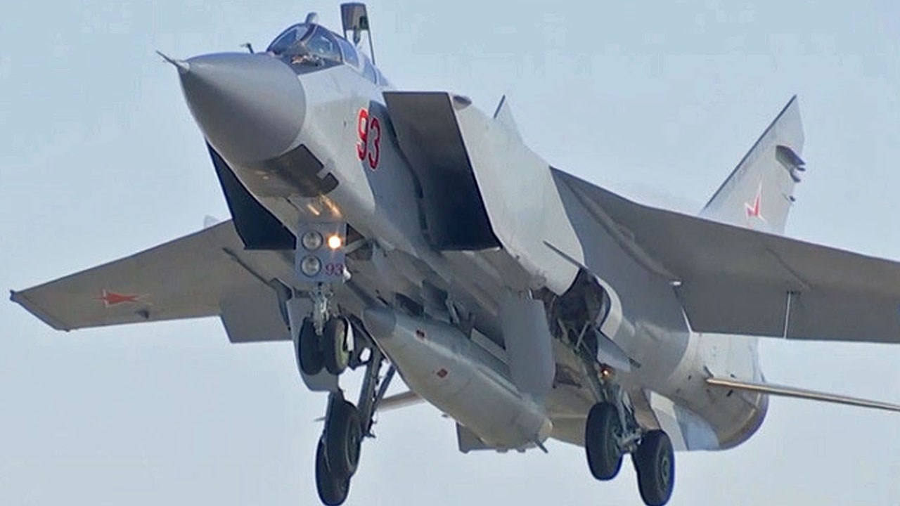 Nga se lan dau khoe ten lua sieu thanh tai Quang truong Do hinh anh