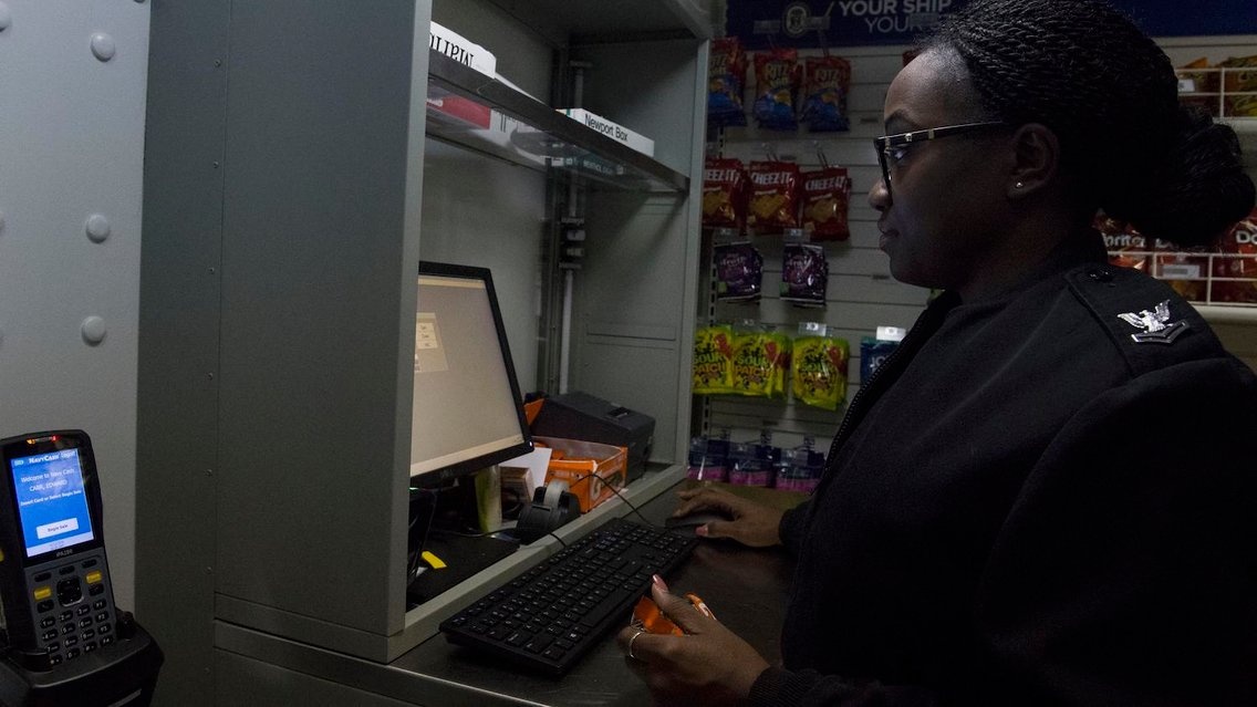 Tau khu truc lop Zumwalt anh 6