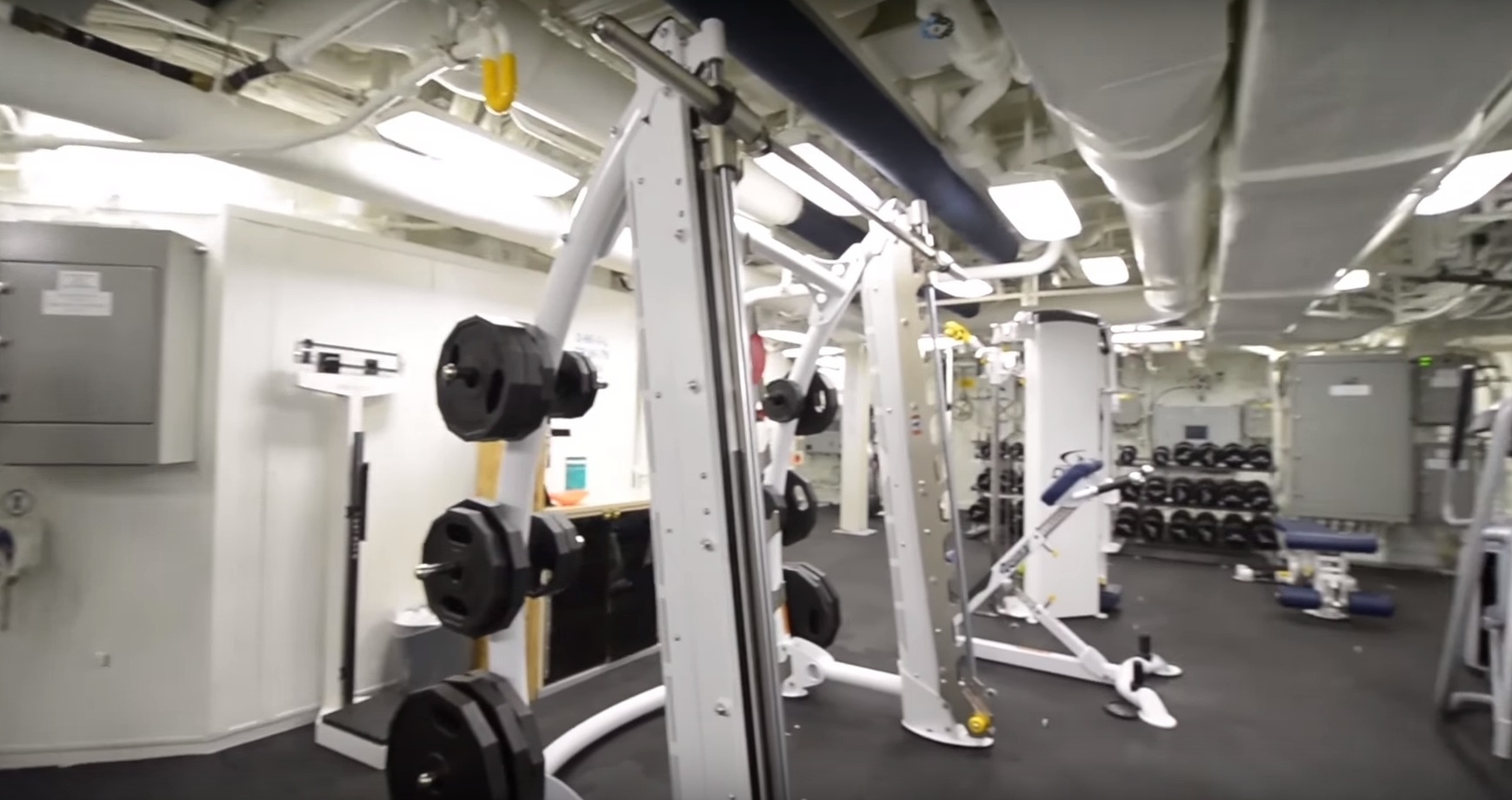 Tau khu truc lop Zumwalt anh 10