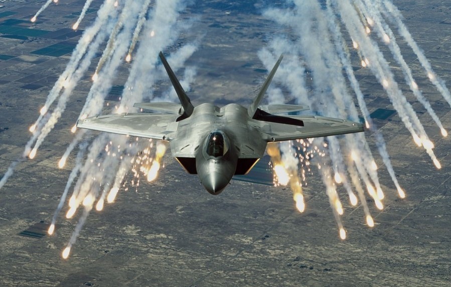 My trien khai F-22 den Nhat truoc thuong dinh Trump - Kim hinh anh