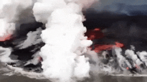 Dong dung nham do ruc tu nui lua chay ra bien o Hawaii hinh anh