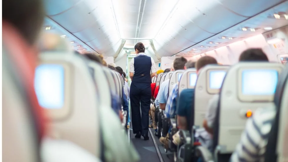 FBI canh bao tan cong tinh duc tren may bay gia tang hinh anh