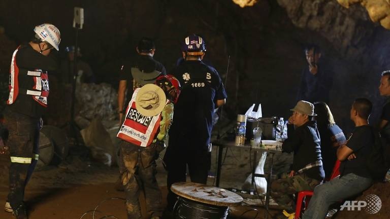 Thai Lan no luc giai cuu 12 hoc sinh ket trong hang hinh anh