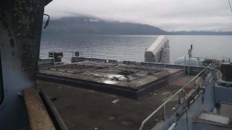 Ten lua phat no tren tau chien Duc, 2 thuy thu bi thuong hinh anh