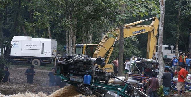 Giai cuu doi bong hoc sinh anh 9