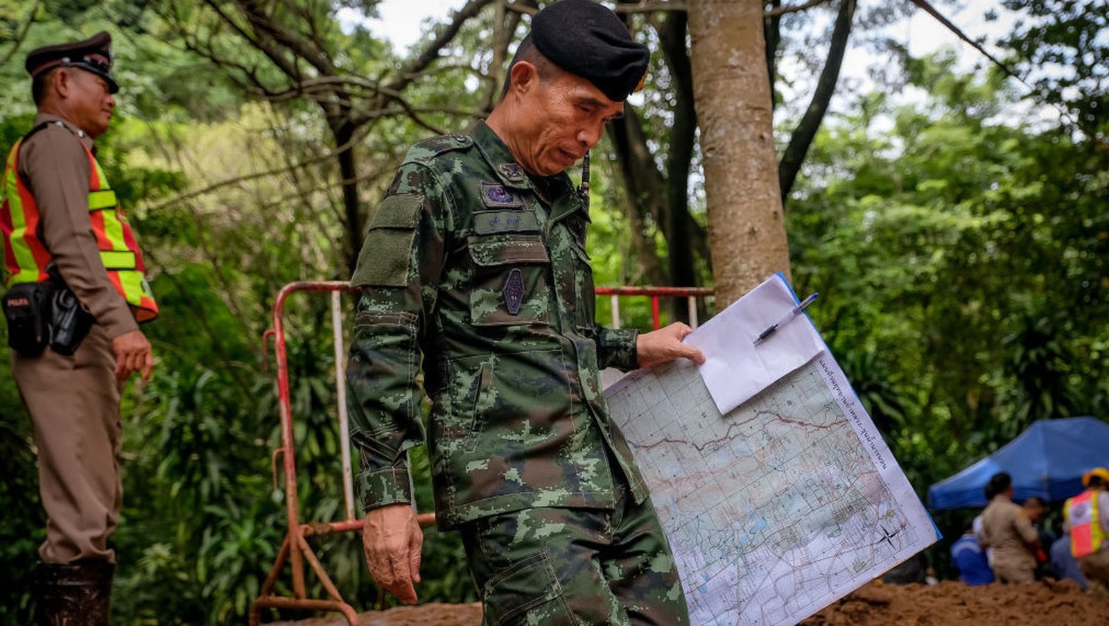 Giai cuu doi bong hoc sinh anh 3