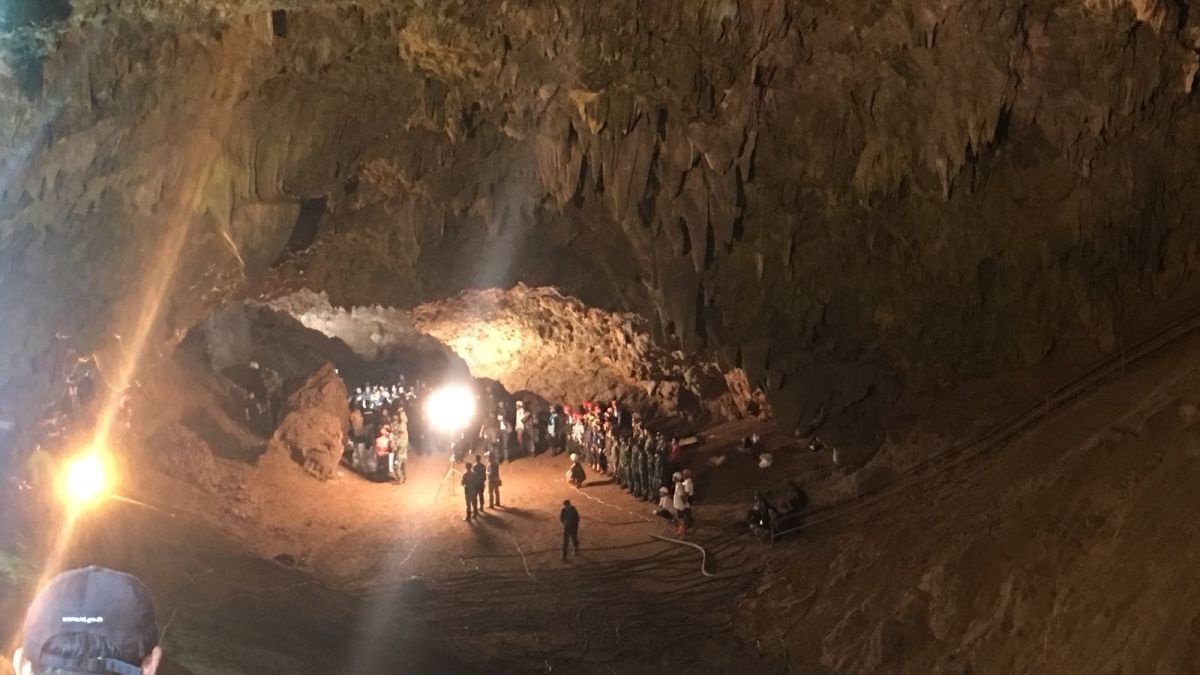 Giai cuu doi bong hoc sinh anh 7