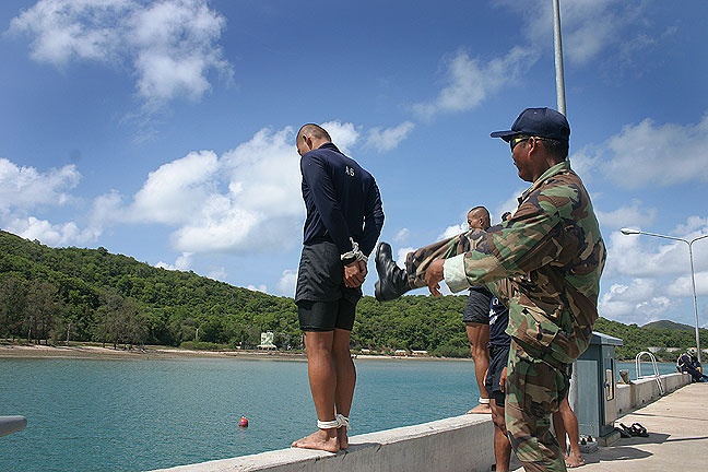 Chien dich giai cuu doi bong hoc sinh anh 7