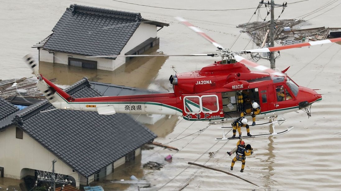 64 nguoi chet vi lu lut o mien Tay va Trung Nhat Ban hinh anh