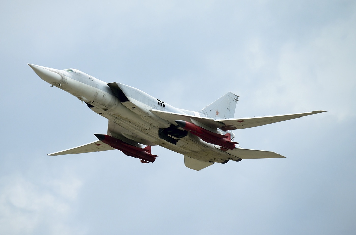 Nga nang cap may bay mang ten lua ac mong voi tau san bay My hinh anh