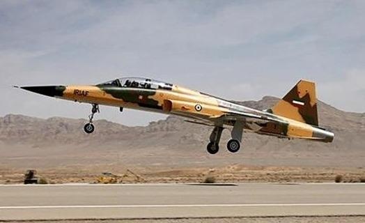 Iran gioi thieu may bay chien dau noi dia doi pho My hinh anh