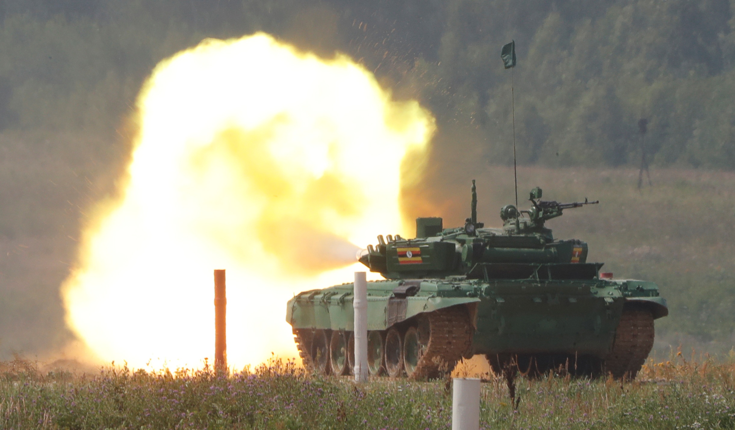 Xe tang T-72 pho dien hoa luc tai Army 2018 hinh anh