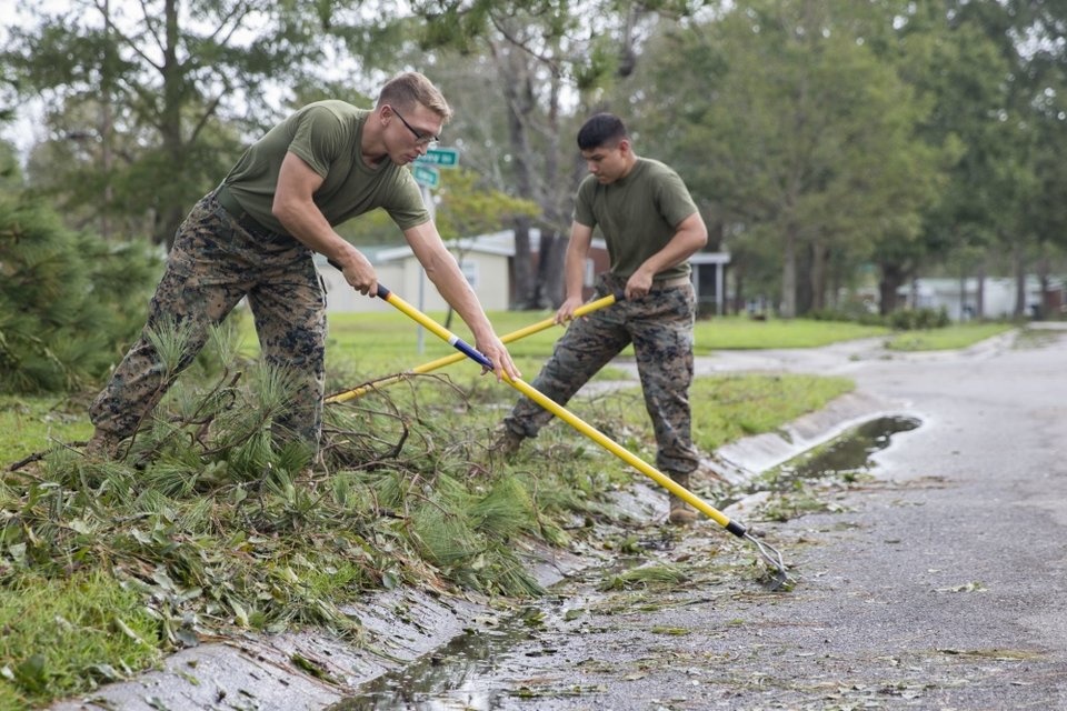 10.000 linh My ho tro khac phuc hau qua sieu bao Florence hinh anh