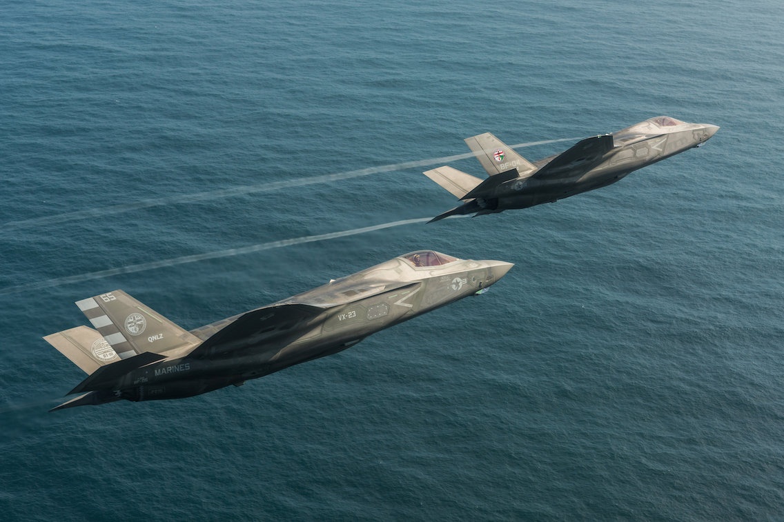 F-35 lan dau ha canh tren tau san bay dat nhat cua Anh hinh anh