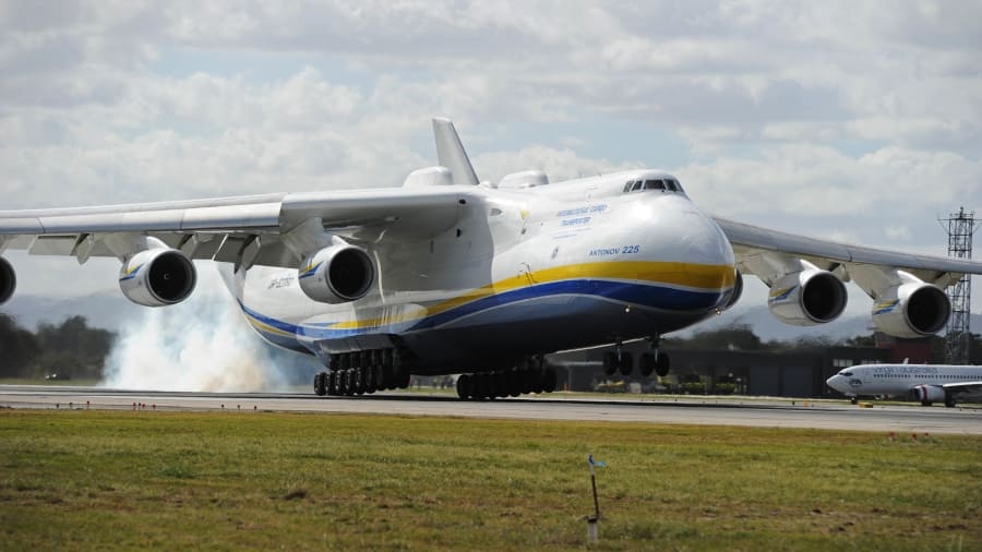 Antonov An-225, ga khong lo lo hen voi bau troi trong kho o Ukraine hinh anh