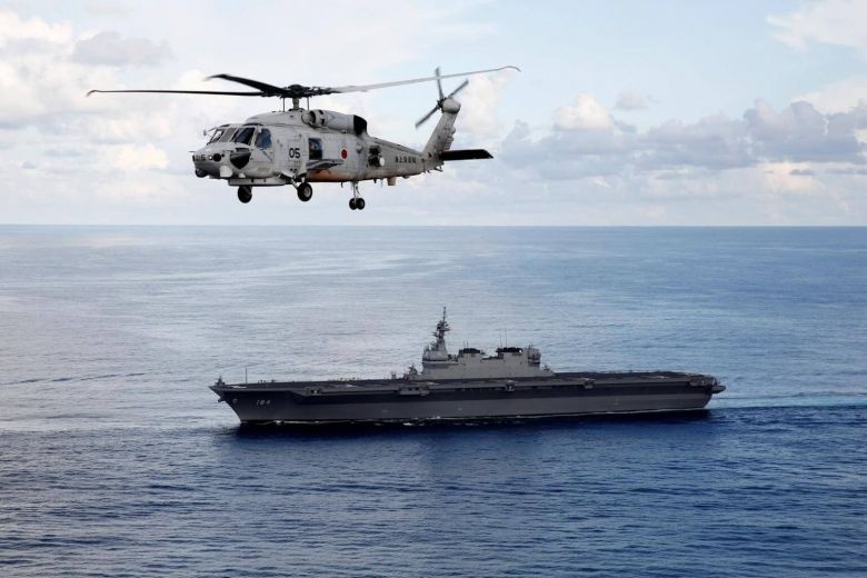 Tham quan JS Kaga - tau san bay truc thang sach nhat cua Nhat Ban hinh anh