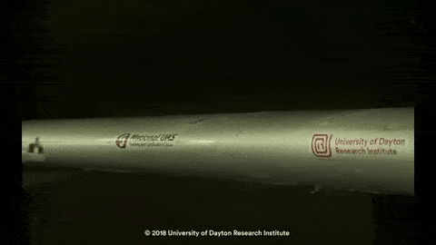 Dieu gi xay ra khi drone va cham voi may bay? hinh anh