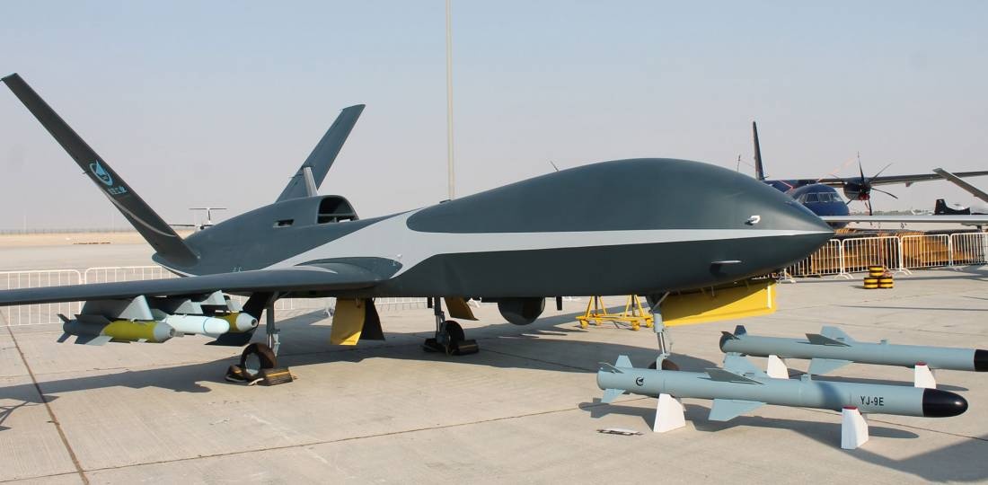 Trung Quoc khoe UAV tan cong manh ngang 'Than chet' cua My hinh anh