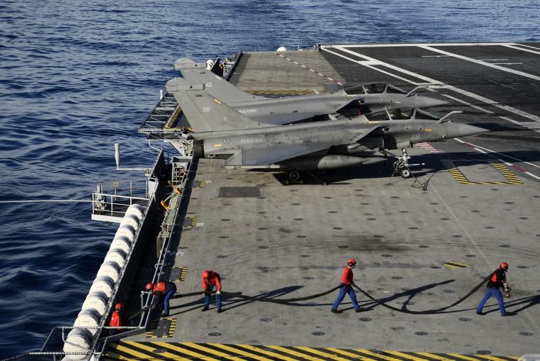 Tau san bay cua Phap anh 4