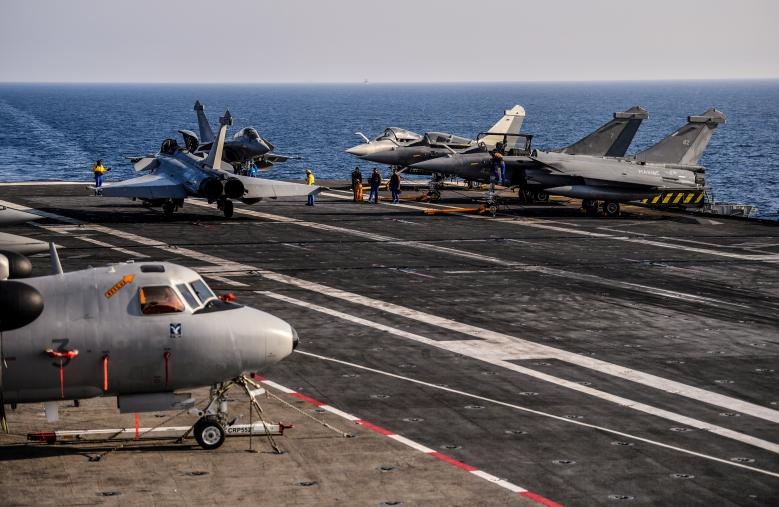 Tau san bay cua Phap anh 7